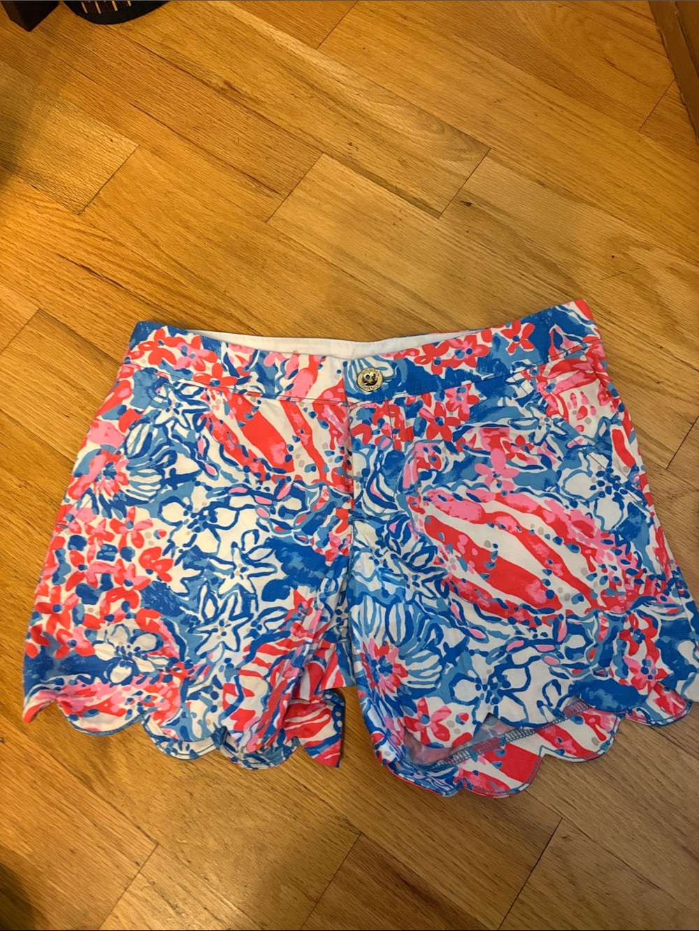 Lilly Pulitzer Women's Scallop Hem Floral Print Shorts - Blue & Pink
